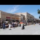 Eine nicht überdachte Straße im Souq Waqif